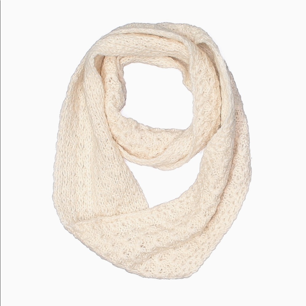 🌺 Kyber Outerwear Chunky Knit Ivory Infinity Wool Blend Scarf